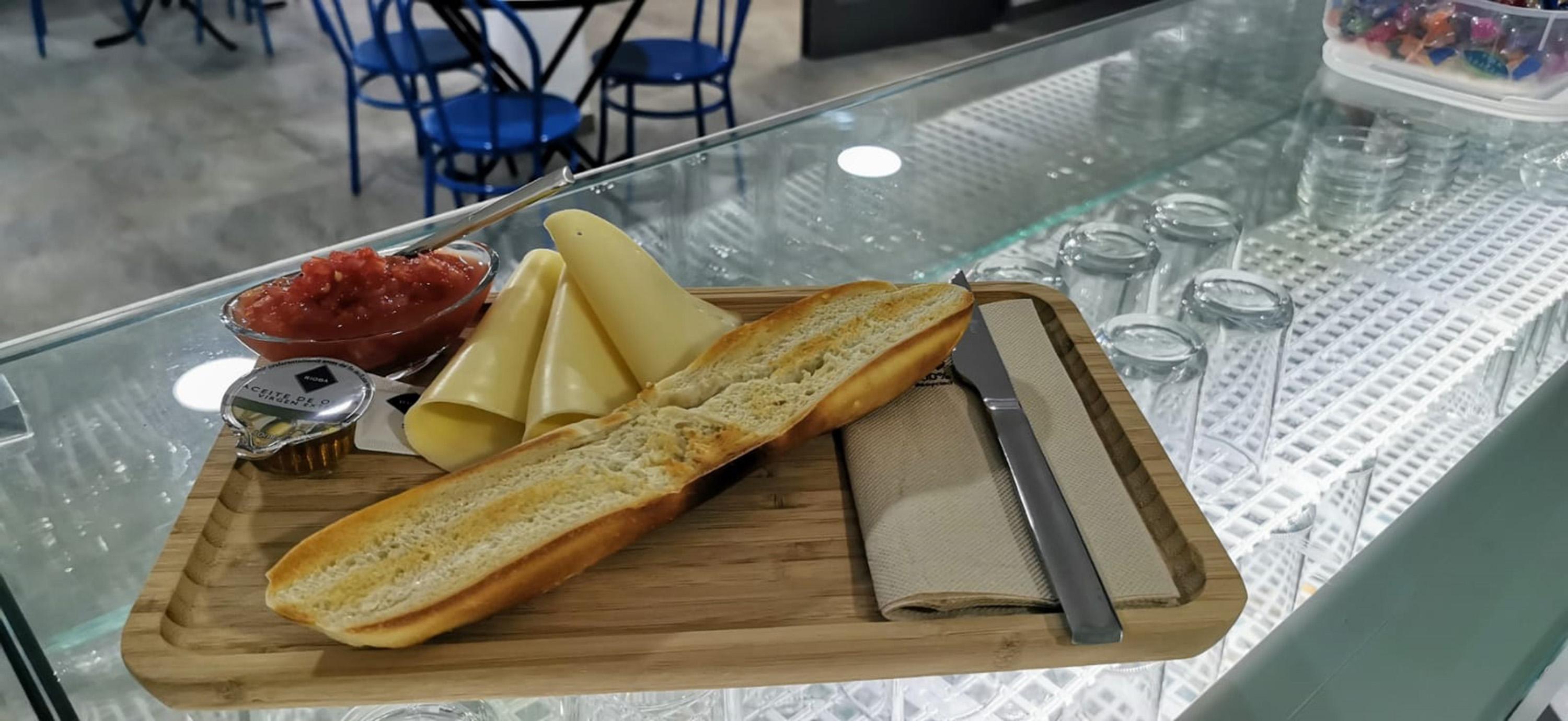 Hostal El Mercat Вилахойоса Екстериор снимка