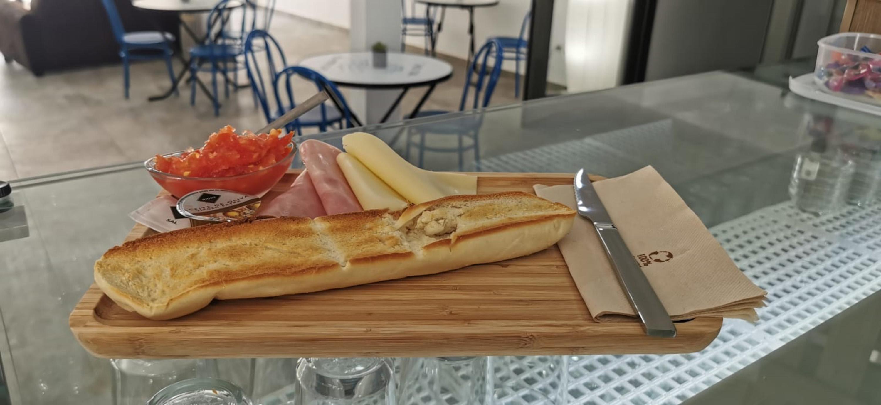 Hostal El Mercat Вилахойоса Екстериор снимка